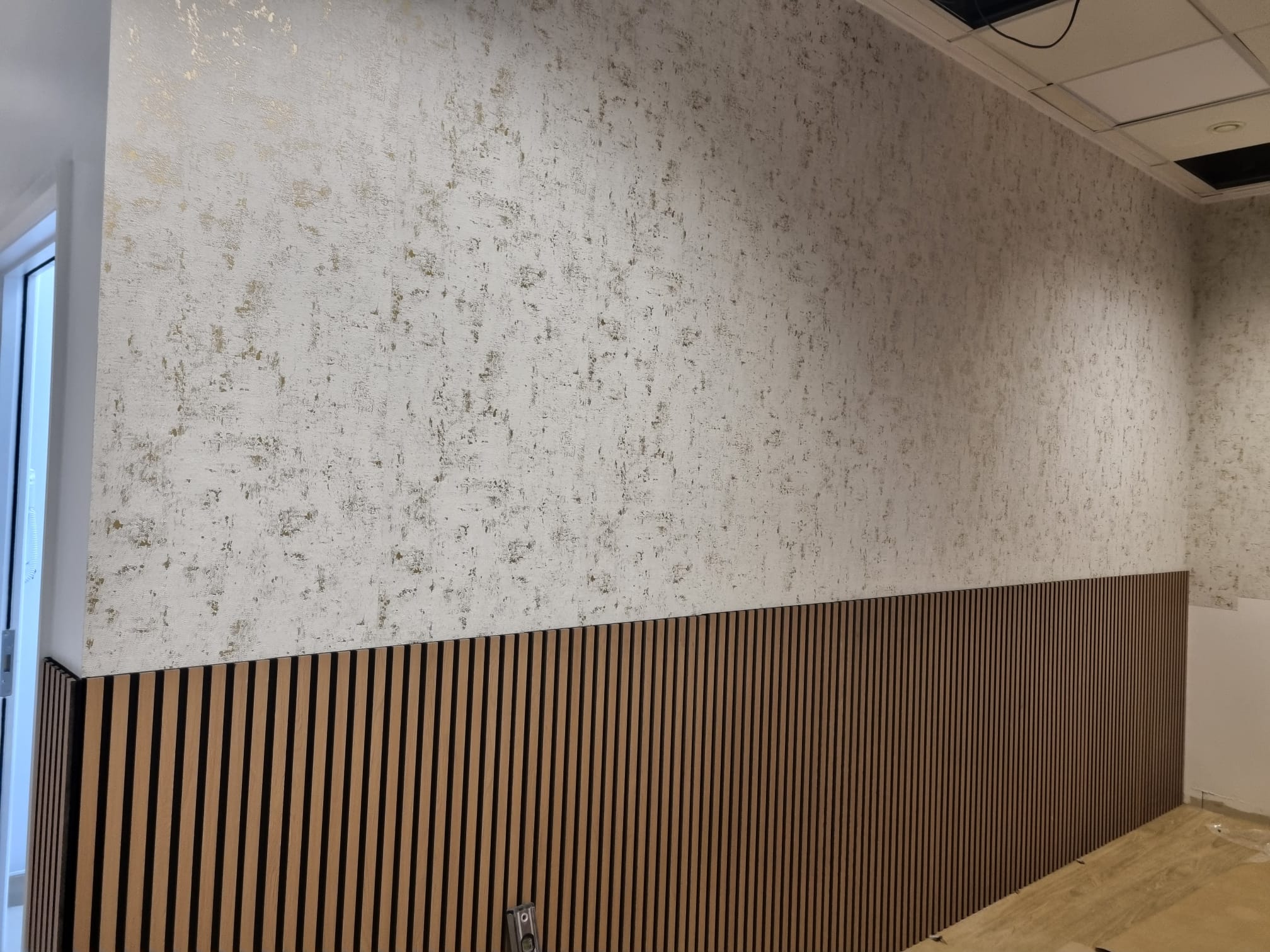 A room that exudes a modern and minimalist aesthetic